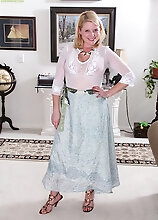 Busty Thick Mature Amateur Lynn Miller Exposes Tan Lined Body.