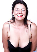 Horny Milf Betsy Long